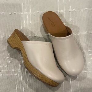 Universal Thread Women’s Cream Magnolia Heels Wedges Mules Clogs Size 6
